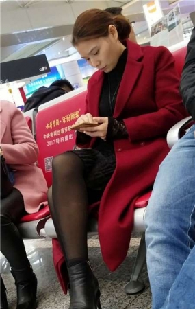 4k-大红色毛呢外套，性感长腿黑丝御姐