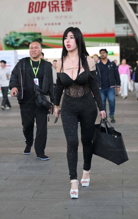 丰满丰腴网红猪小七