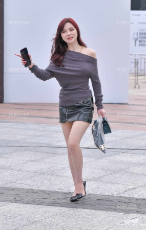皮裙高跟鞋美女 23-04-19-88