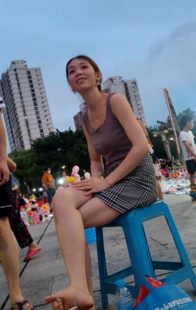 冒死拍到极品美美人挑鞋第二部