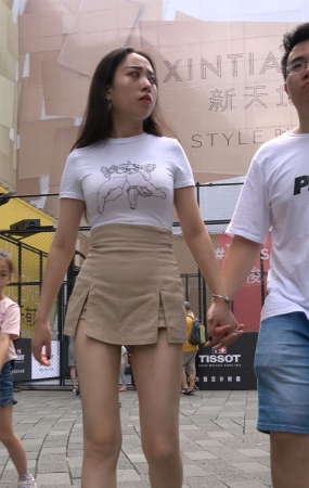 别人家的丰满漂亮小蛮腰女友
