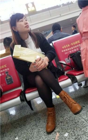 4k视频，微笑甜美的漂亮黑丝袜美女姐姐