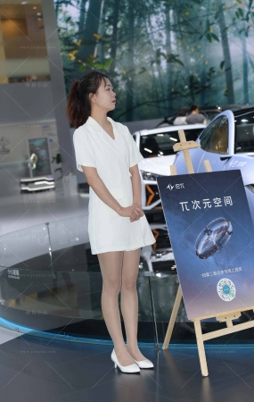 白裙超薄丝小姐姐