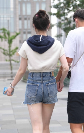 2265-11+73白皙美腿热裤女友 17P