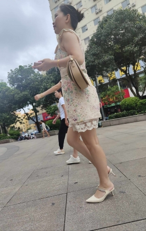 极品丸子头高跟美人大长腿