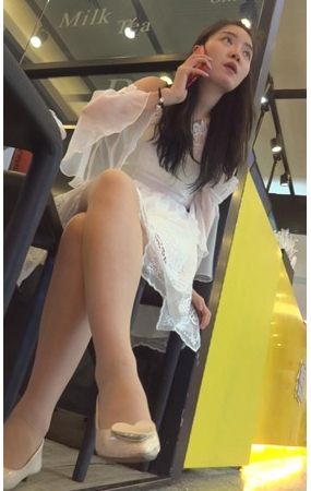 白裙美女