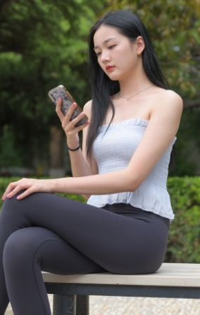 黑色瑜伽裤美女