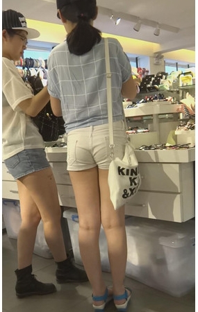 逛街的妹子