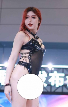 火爆的比基尼车模视频1分13秒