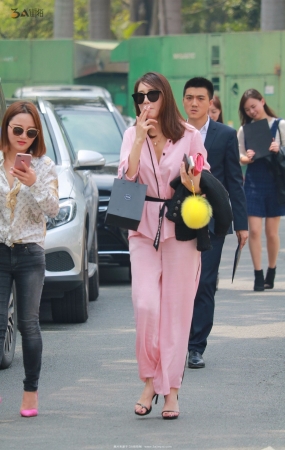 吸烟美女-11P