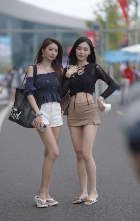 魅力精致靓丽姐妹