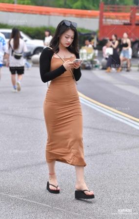 拖鞋紧身长裙 24-06-15-503