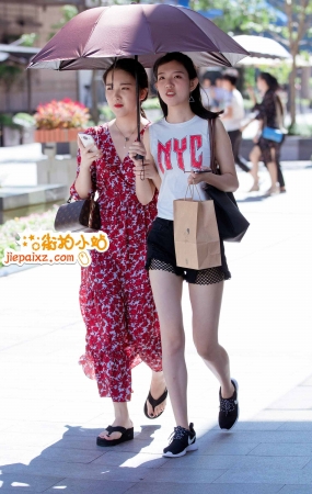 甜美的美女姐妹