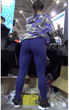 紧身裤妹子
