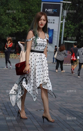 街拍长裙美女
