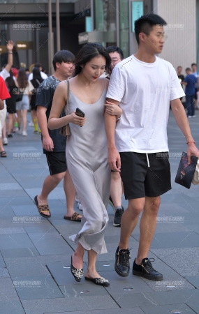 性感吊带裙女友