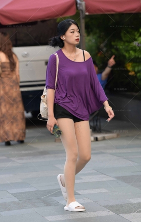 2481-1=63√美腿丝袜拖鞋小姐姐 12P