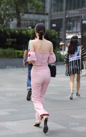 粉色系露背露肩气质美女