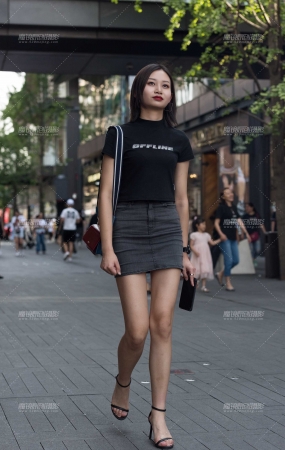 高跟长腿美女