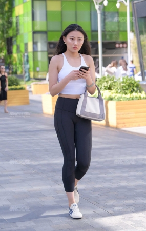 性感黑色瑜伽裤美女