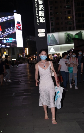 吊带连衣裙美女