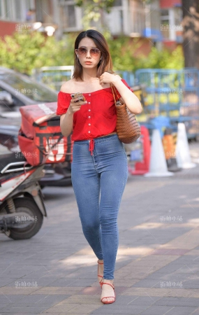 极品身材紧身牛仔美女