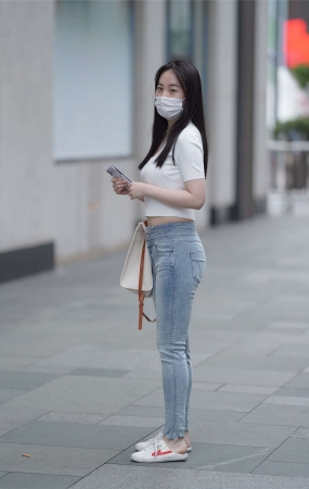 牛仔裤女孩