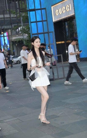 夜拍甜美型气质小清新女孩