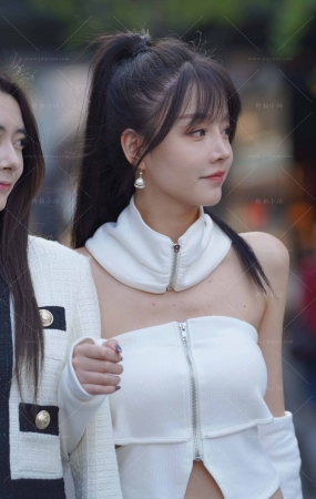 搭讪街拍白短裙甜美小姐姐