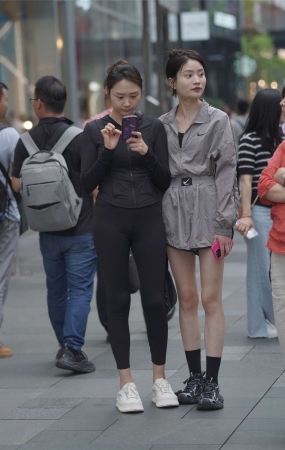 黑色紧身裤