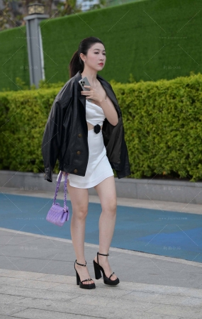 时尚美女姐妹