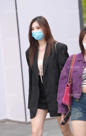 靓丽的美腿高贵美女