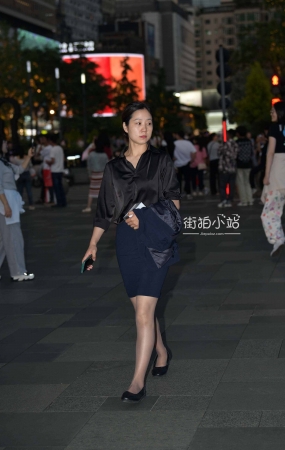 通勤装的女人
