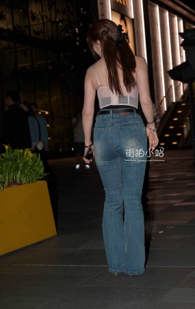 搭讪街拍牛仔长裤小姐姐
