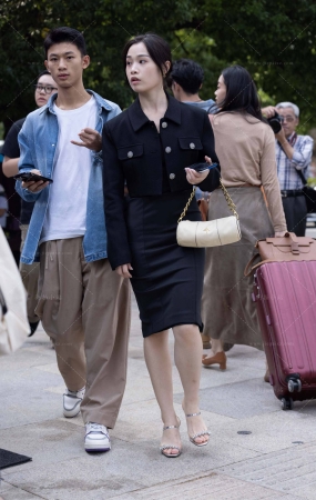 韵味的包臀裙女人