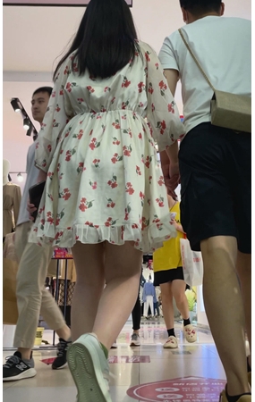 花裙美女