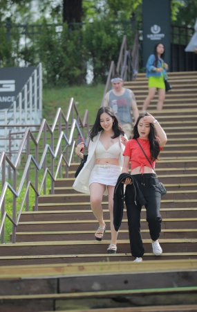 面容姣好的女孩 看着就是一种享受