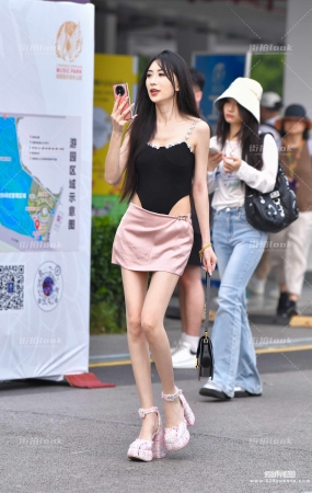 吊带粉色短裙 24-06-15-642