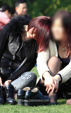 成熟短丝美妇