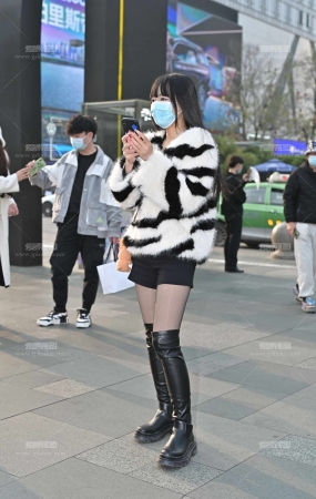 22122316-53黑白纹外套