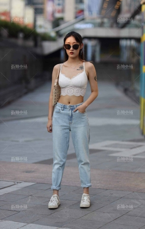 墨镜美女超酷