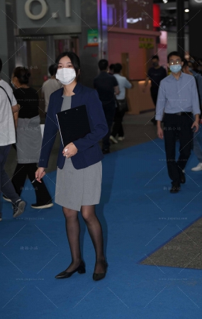 卖车的黑色丝工装美眉