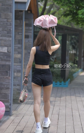 [一始专区] 黑色牛仔热裤美女