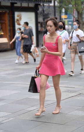偶遇名牌连衣裙美妇