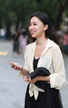 笑容灿烂漂亮美女