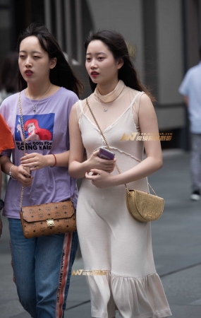 吊带连衣裙美女