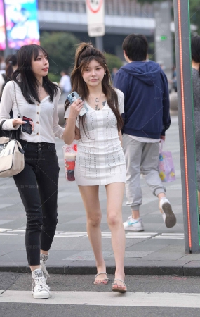 22519-7+117√白皙美腿女生【套图➕视频】 21P