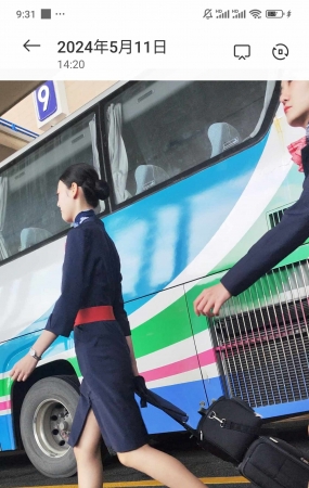 4K视频机场偶遇东航空姐经典制服棕色si超薄透
