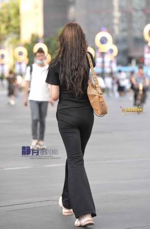 口罩里自信的笑
