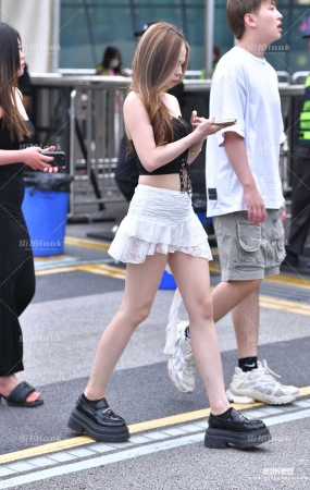 蕾丝白短裙 24-06-15-27